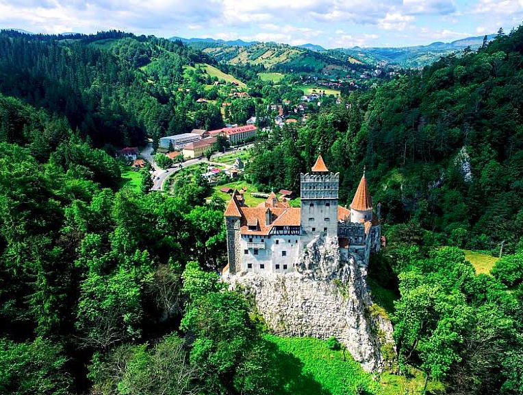 Результат пошуку зображень за запитом "DRACULA CASTLE"