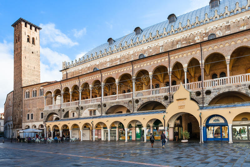 Результат пошуку зображень за запитом "palazzo della ragione"