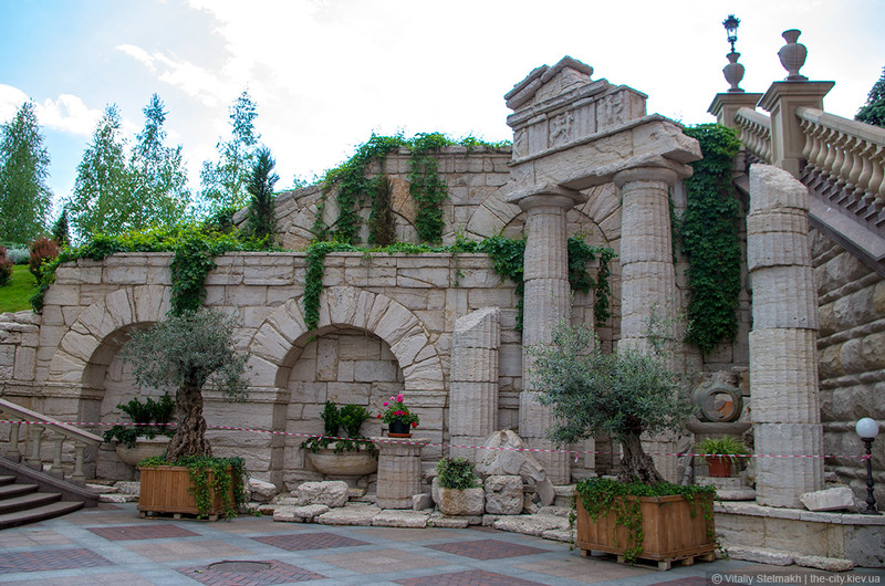 Результат пошуку зображень за запитом межигорье амфитеатр колоні"